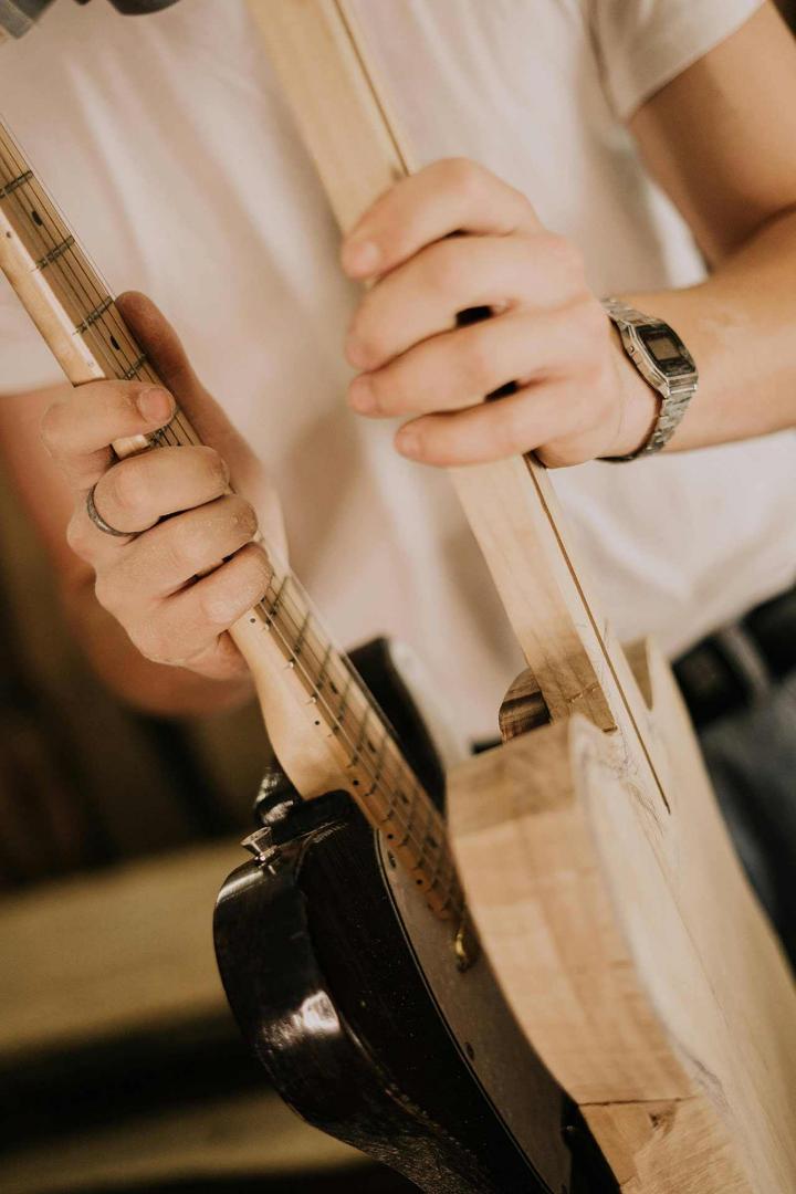 Expert luthier Guitare acoustique La Celle-Saint-Cloud